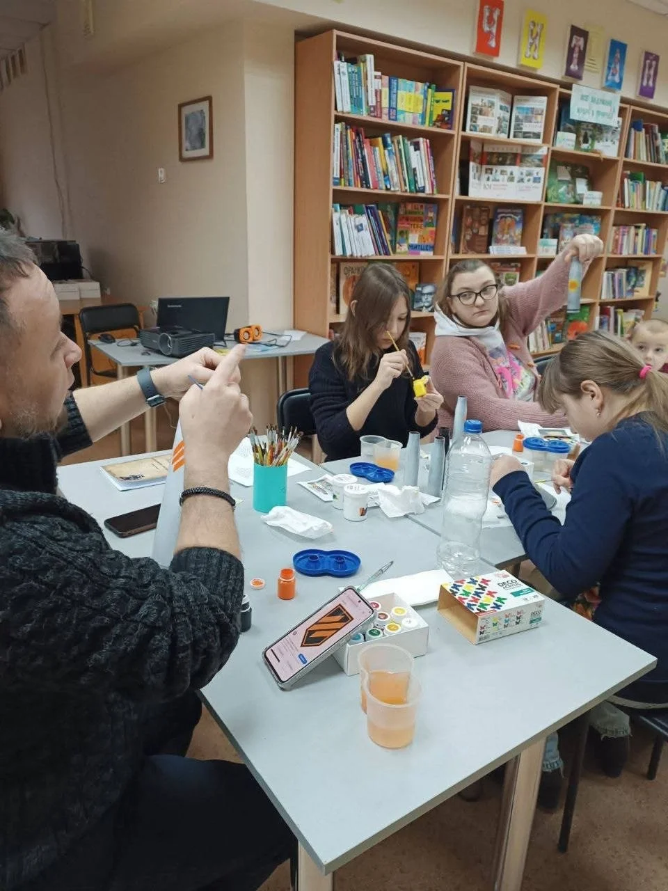 Квіти на металі: як херсонські діти перетворюють відпрацьовані гільзи на дрони для фронту