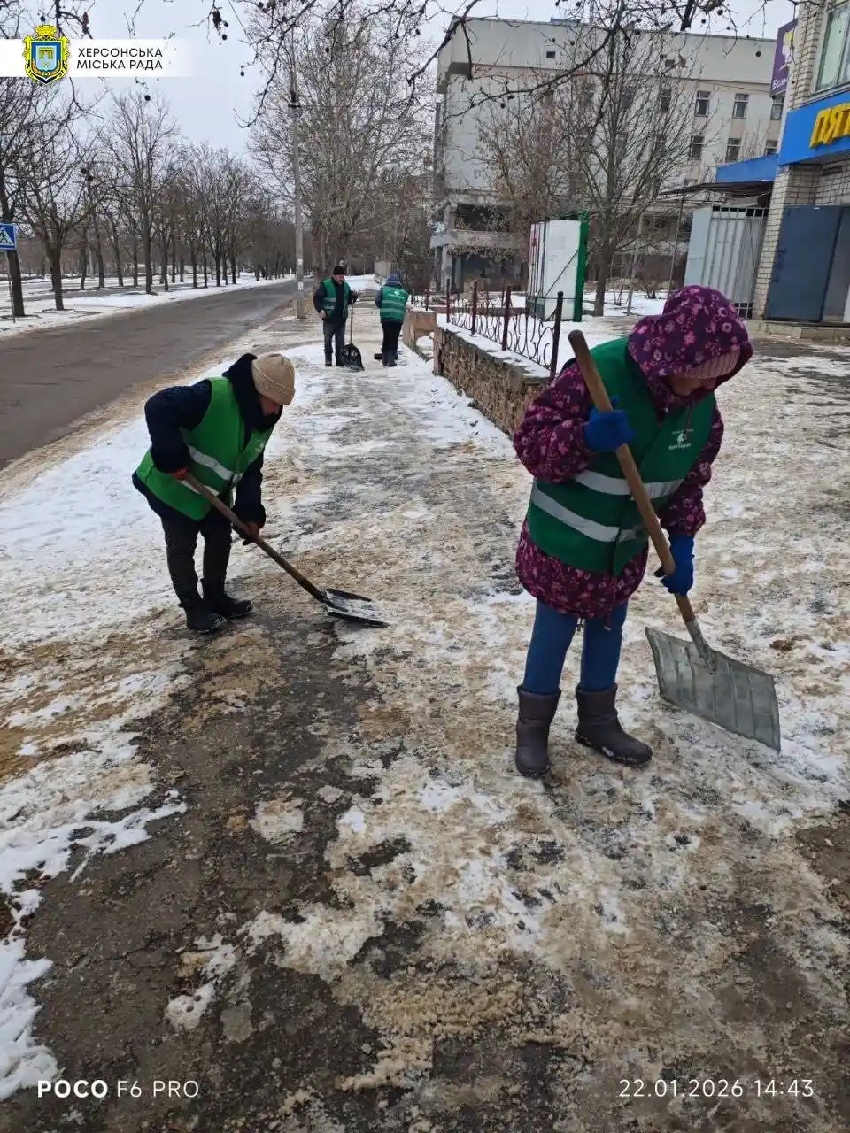 Будні незламності: як херсонські комунальники тримають «цивільний фронт» під обстрілами