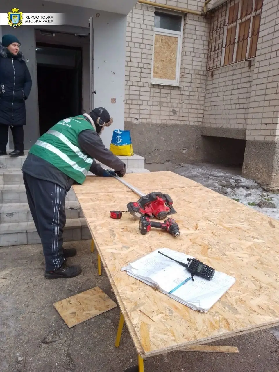 Будні незламності: як херсонські комунальники тримають «цивільний фронт» під обстрілами