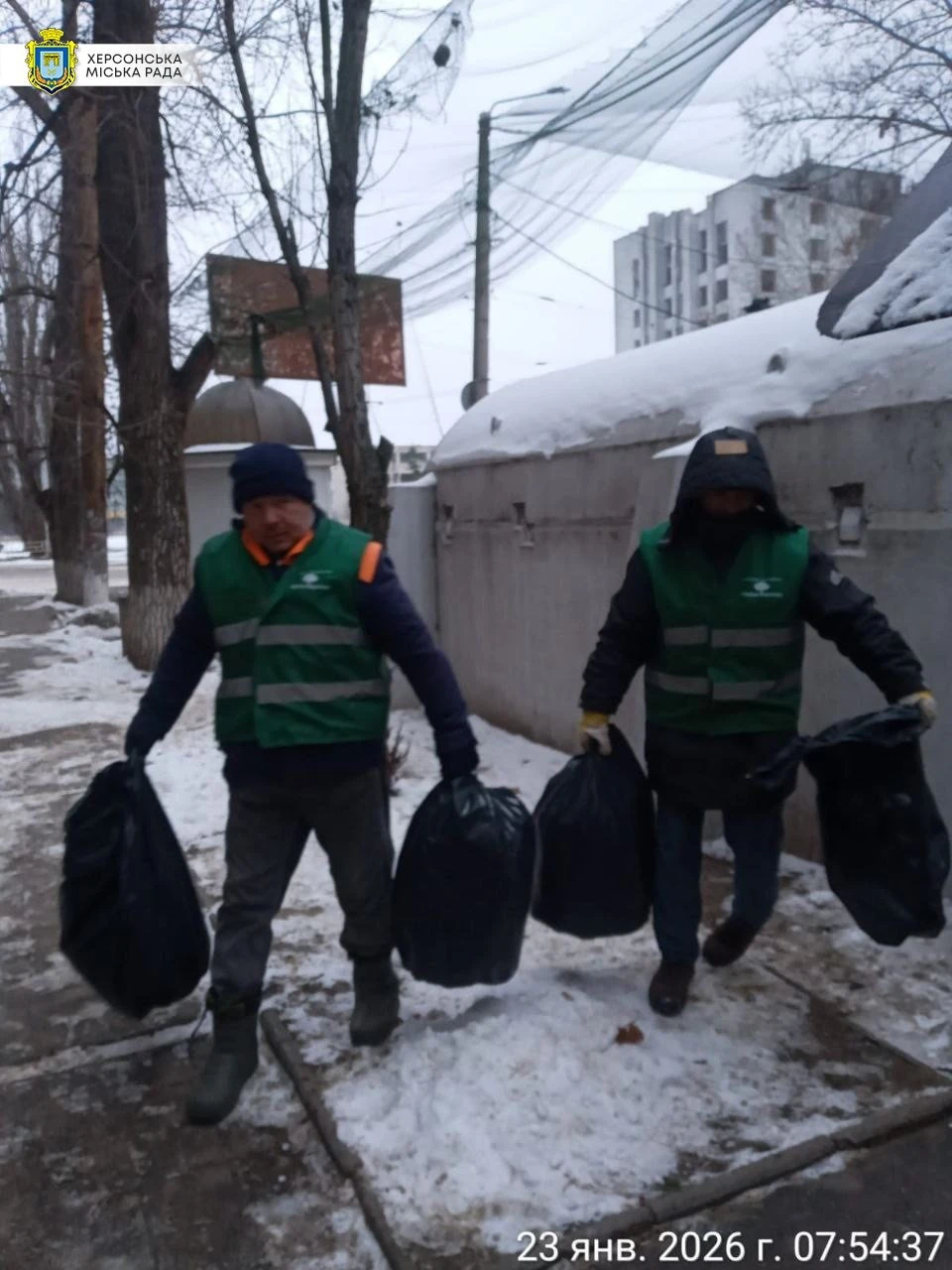 Будні незламності: як херсонські комунальники тримають «цивільний фронт» під обстрілами