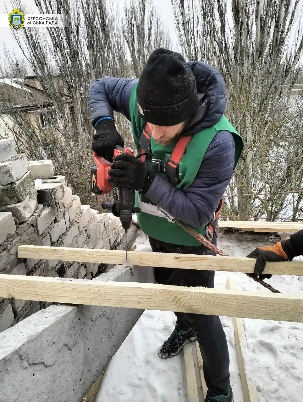Будні незламності: як херсонські комунальники тримають «цивільний фронт» під обстрілами