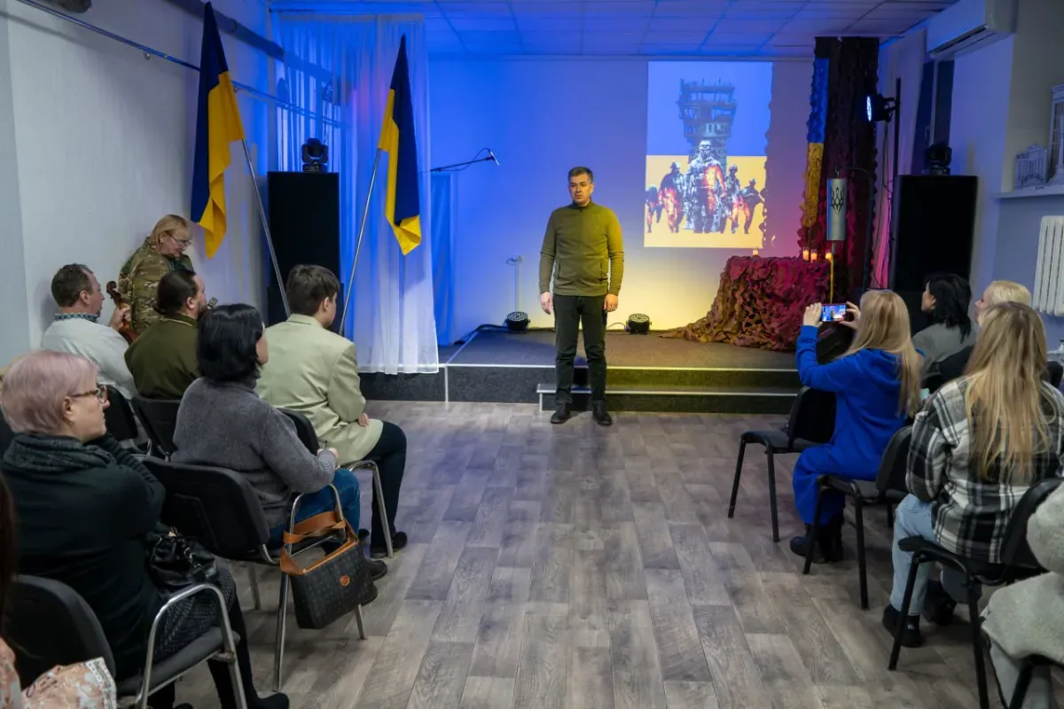 Незламність як дороговказ: у Херсоні вшанували пам’ять героїв Донецького аеропорту