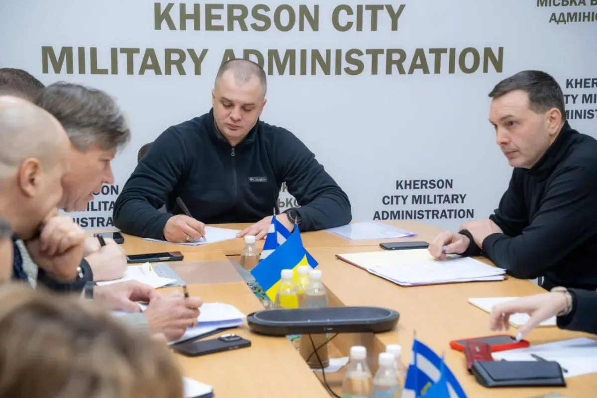 Безпека та кадри: як Херсон планує виживання в умовах постійних обстрілів