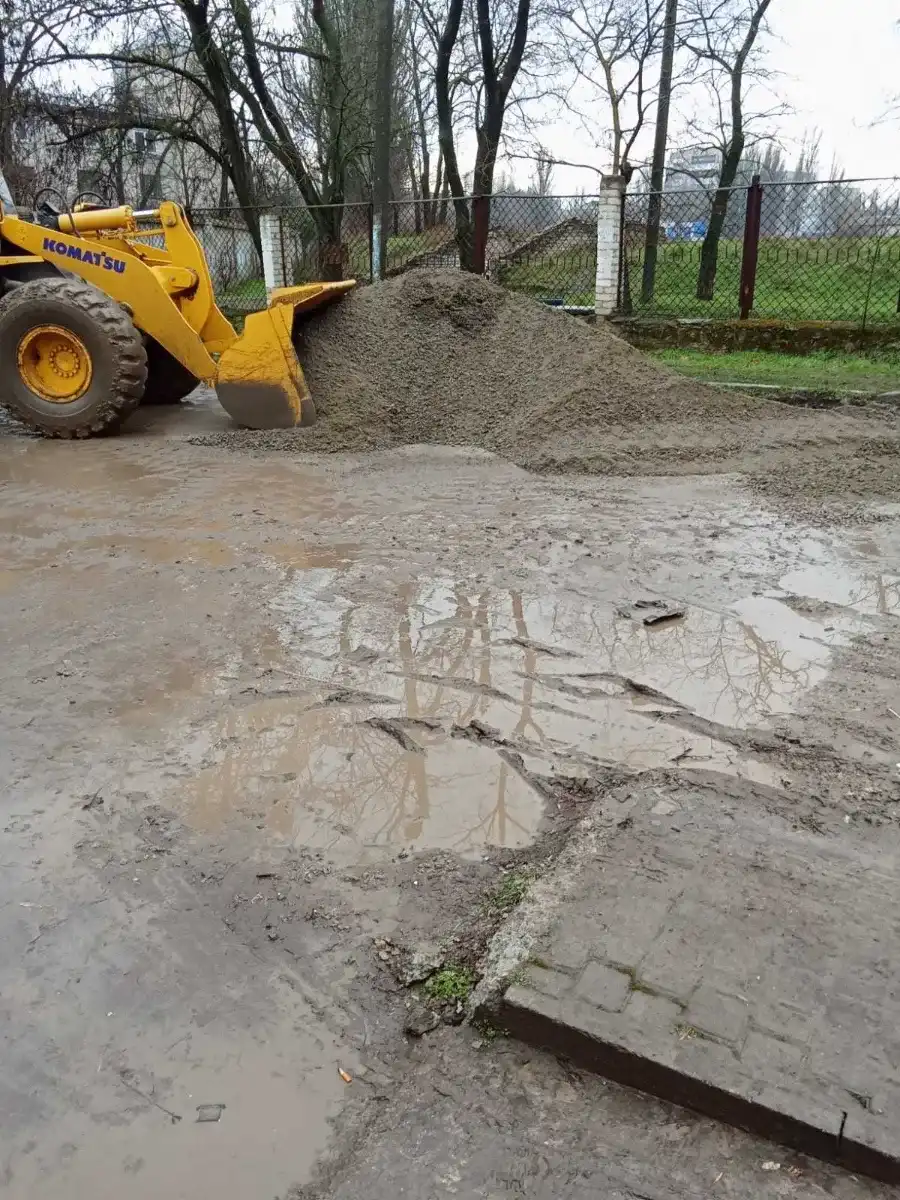 Дорожній фронт Херсона: як комунальники тримають місто під вогнем