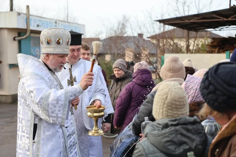 Водохреще під канонадою: як херсонці освячували воду в умовах воєнного стану