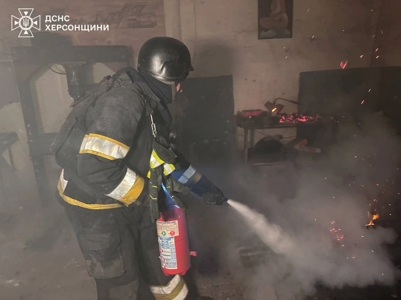 Вогняний терор у Херсоні: масований удар РСЗВ призвів до масштабних пожеж та руйнувань