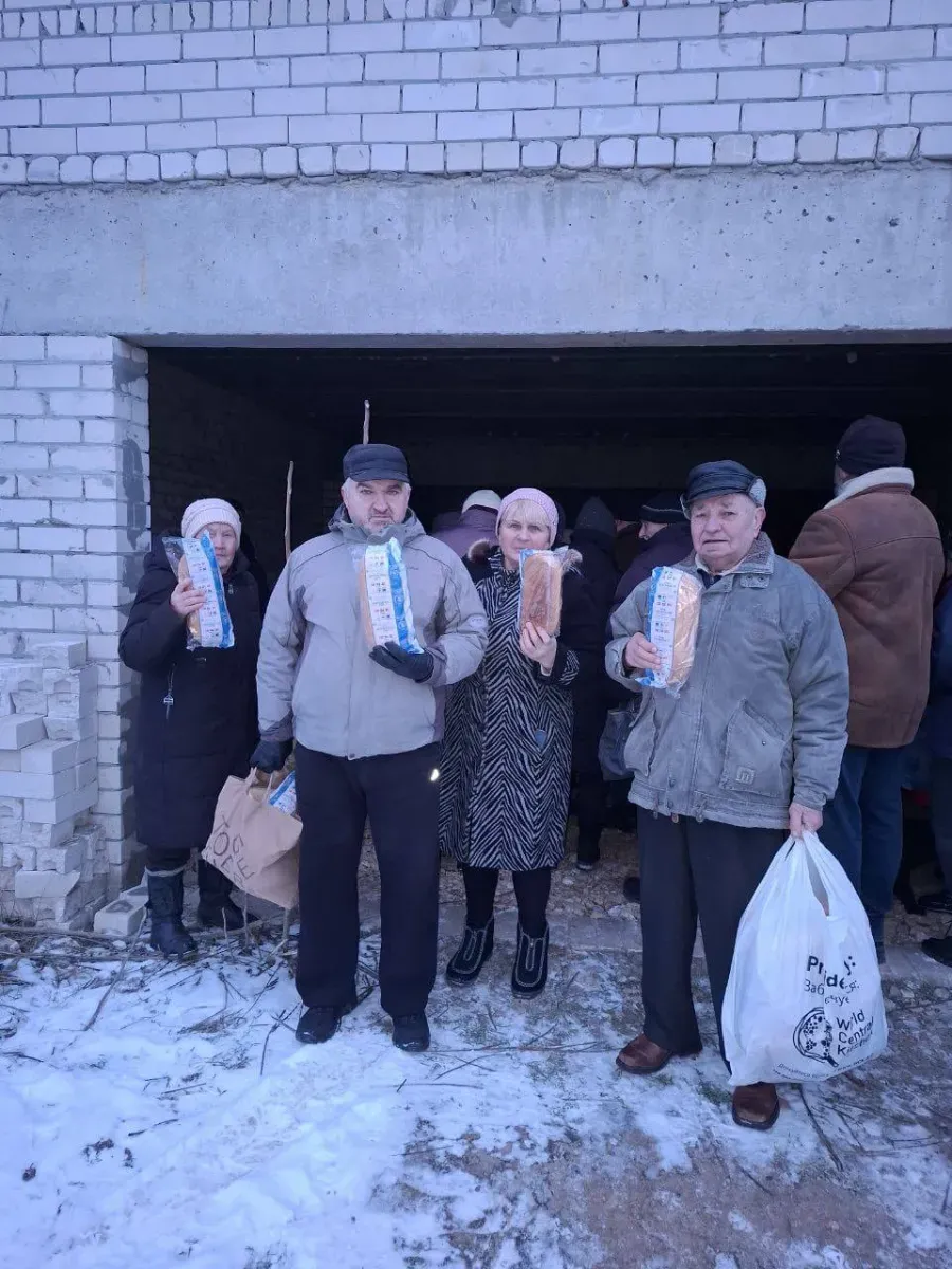 Хлібна підтримка для жителів передмістя Херсона: скільки буханок отримали старостати