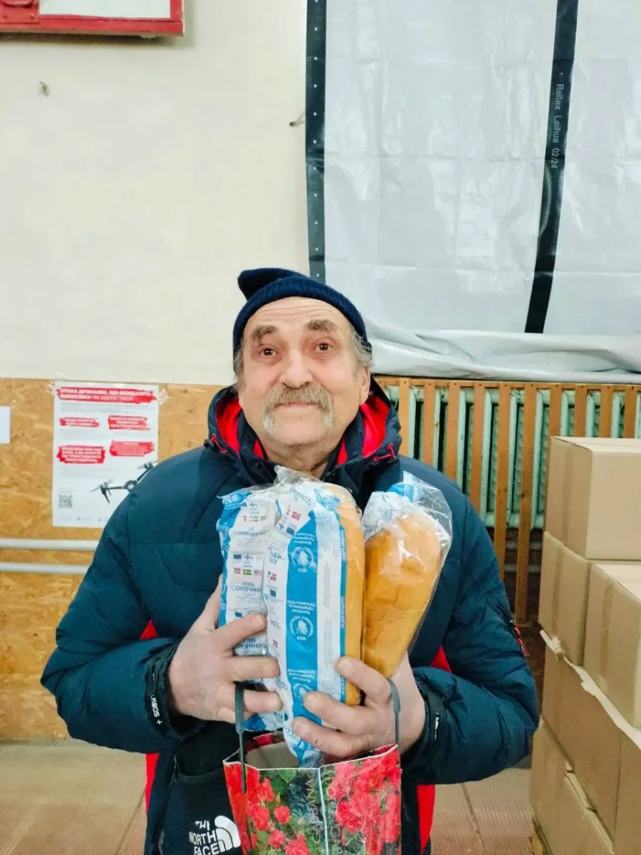 Хлібна підтримка для жителів передмістя Херсона: скільки буханок отримали старостати