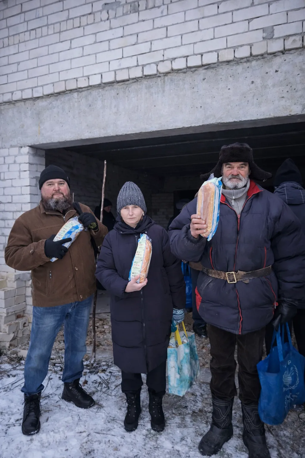 Хлібна підтримка для жителів передмістя Херсона: скільки буханок отримали старостати