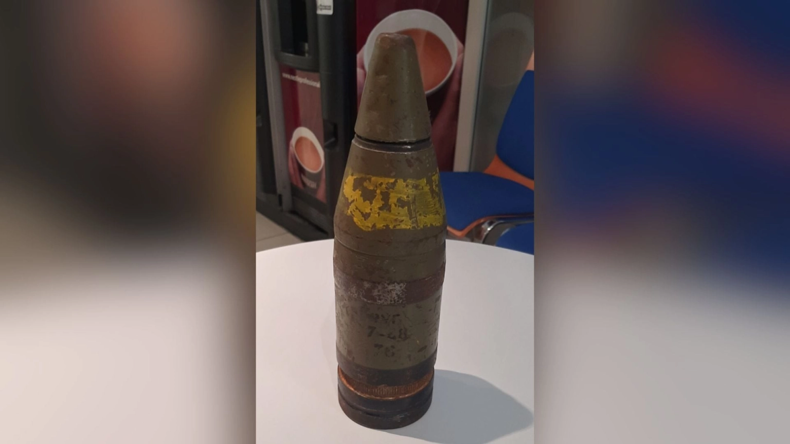 Ракета замість парасольки: візит до празької поліції ледь не завершився евакуацією