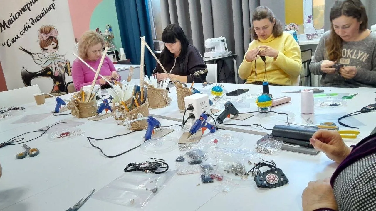 Більше ніж гуманітарка: як у Херсоні створюють простір психологічного розвантаження для родин
