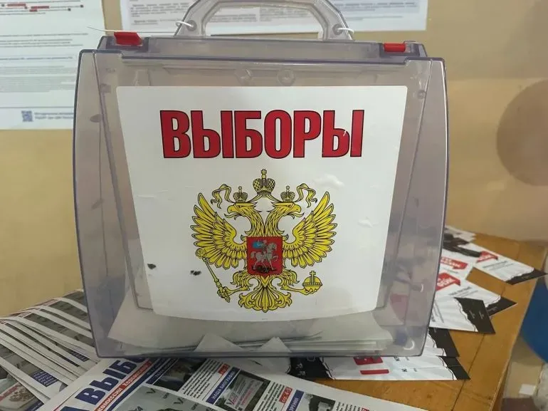 Обхід з урною: СБУ ідентифікувала організаторку російських «виборів» у Каїрах