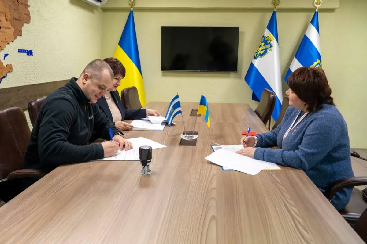 Гуманітарний фронт Херсона: місто та Червоний Хрест об’єднують зусилля