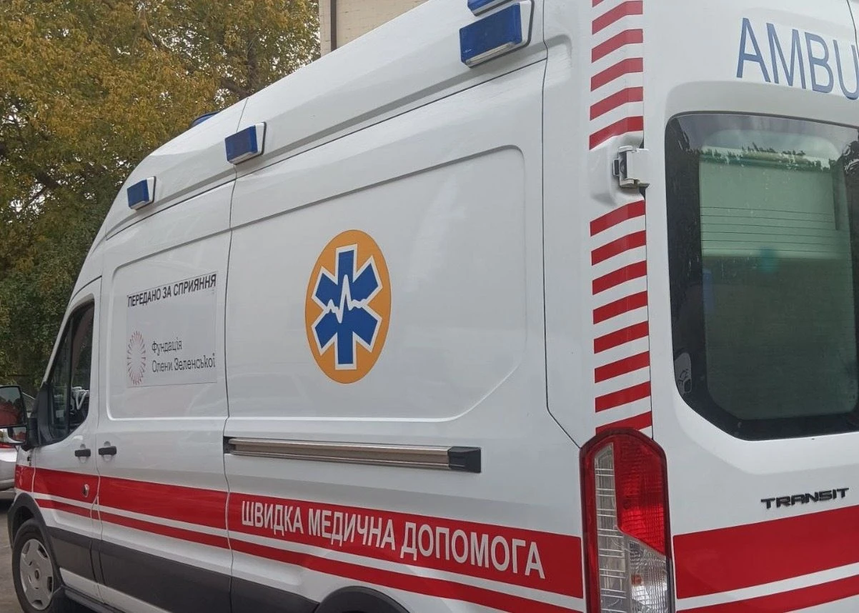 Дрони проти цивільних: у Херсоні через ворожу атаку постраждала літня жінка