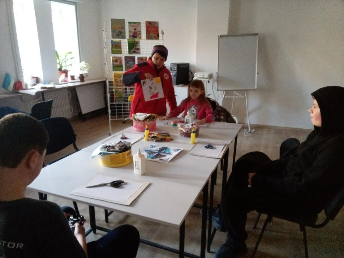 Від клаптиків до шедеврів: як херсонська бібліотека стала центром дитячого дизайну