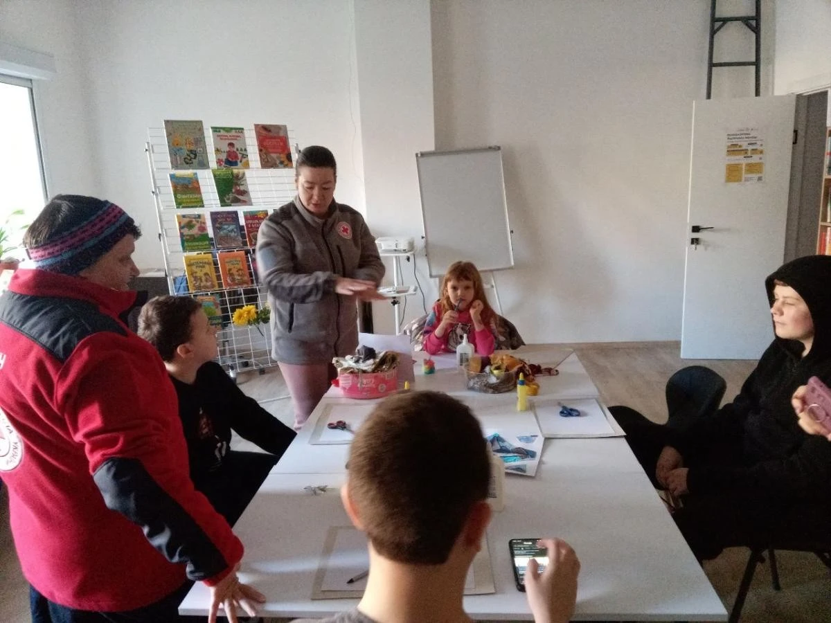Від клаптиків до шедеврів: як херсонська бібліотека стала центром дитячого дизайну