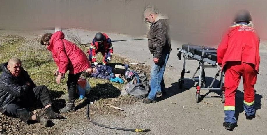 Кривавий удар по цивільному транспорту в Херсоні: двадцятеро поранених