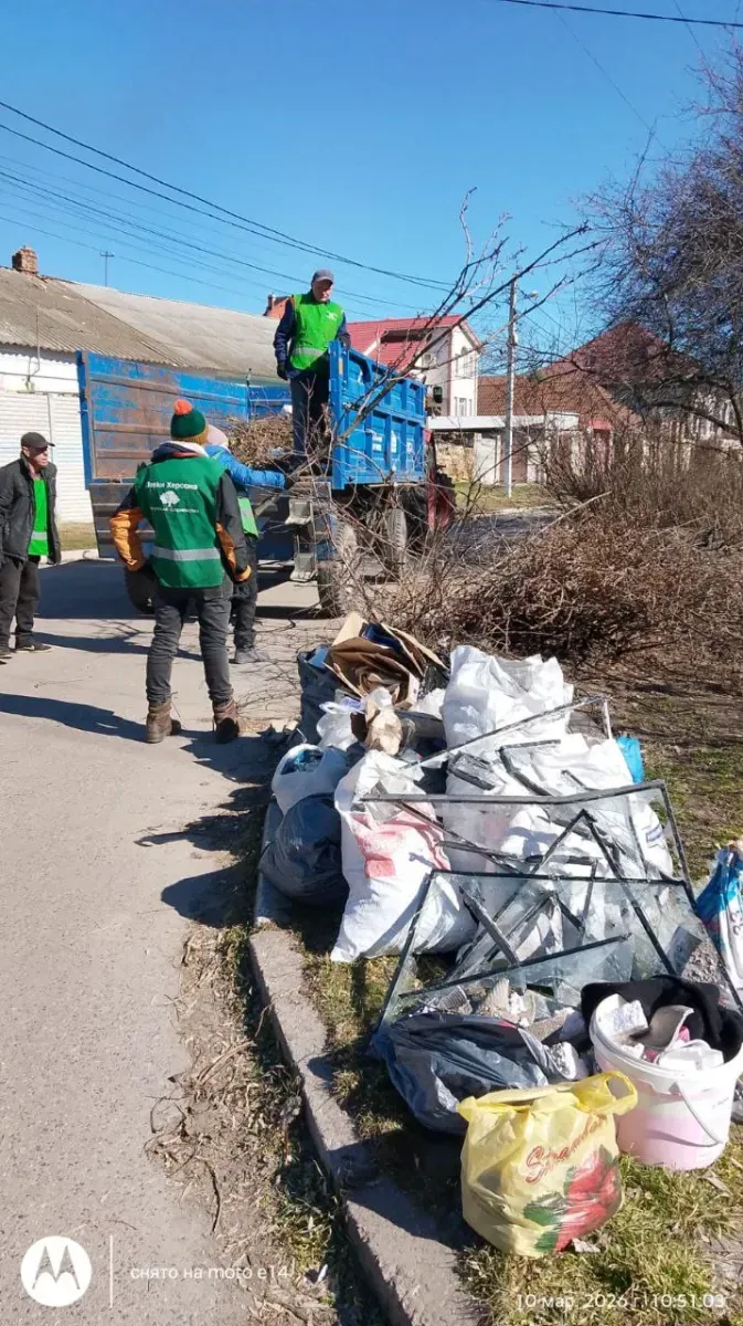 Будні під вогнем: як комунальники підтримують життєдіяльність прифронтового Херсона