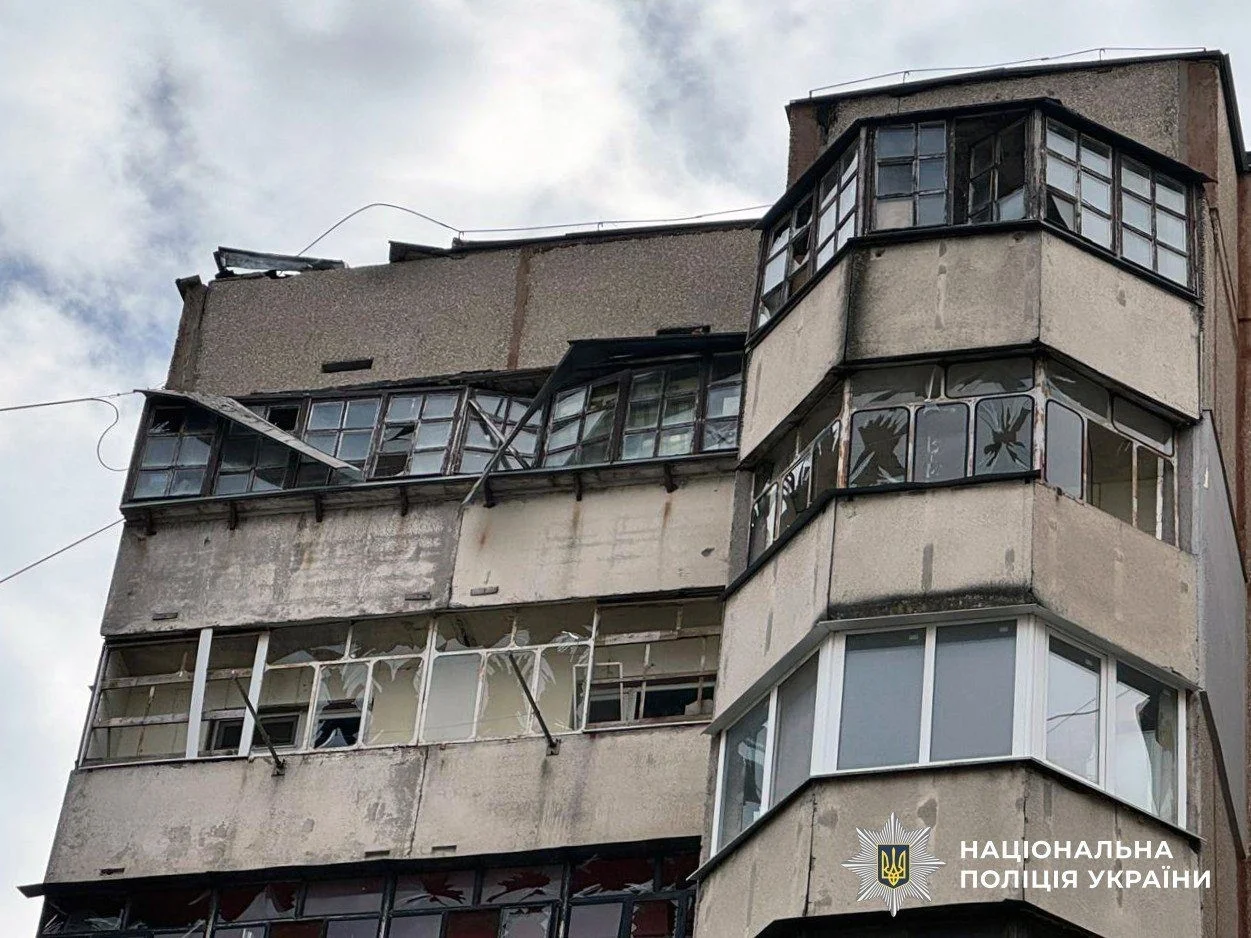 Масовані удари по Херсонщині: вісім мирних жителів отримали поранення