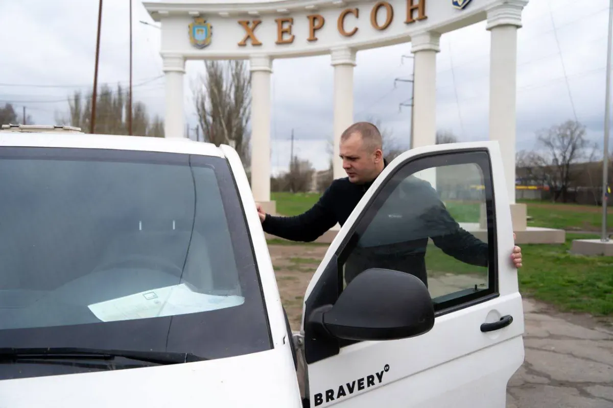 Безпека та мобільність: Херсонщина отримала спецтранспорт і захисне спорядження від німецьких партнерів