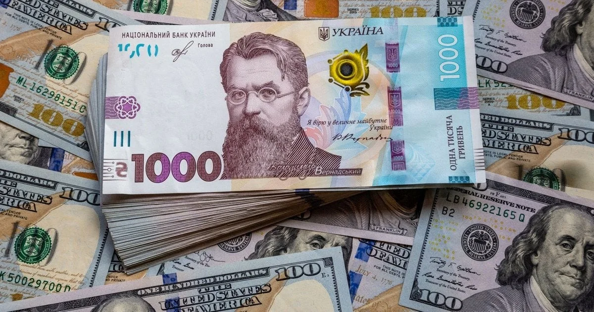Економічний календар квітня: що відбудеться з виплатами, цінниками на АЗС та курсом валют