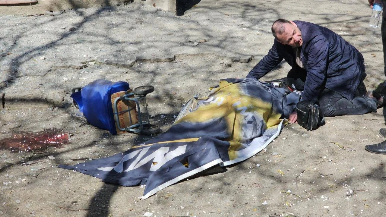 Трагедія у дворі багатоповерхівки: наслідки ранкового обстрілу Херсона