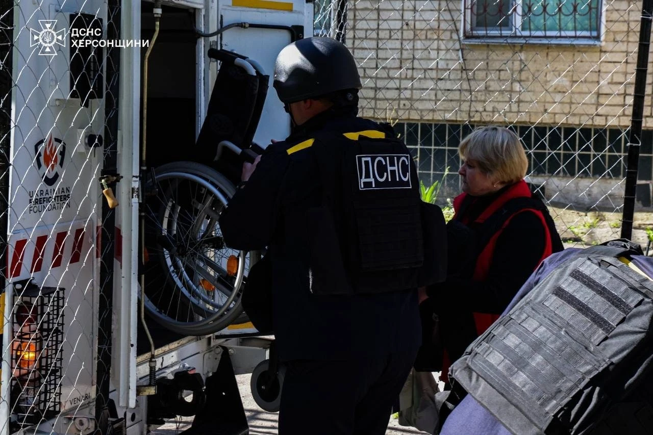 Рятувальна операція у Херсоні: група «ФЕНІКС» вивезла людей з-під обстрілів