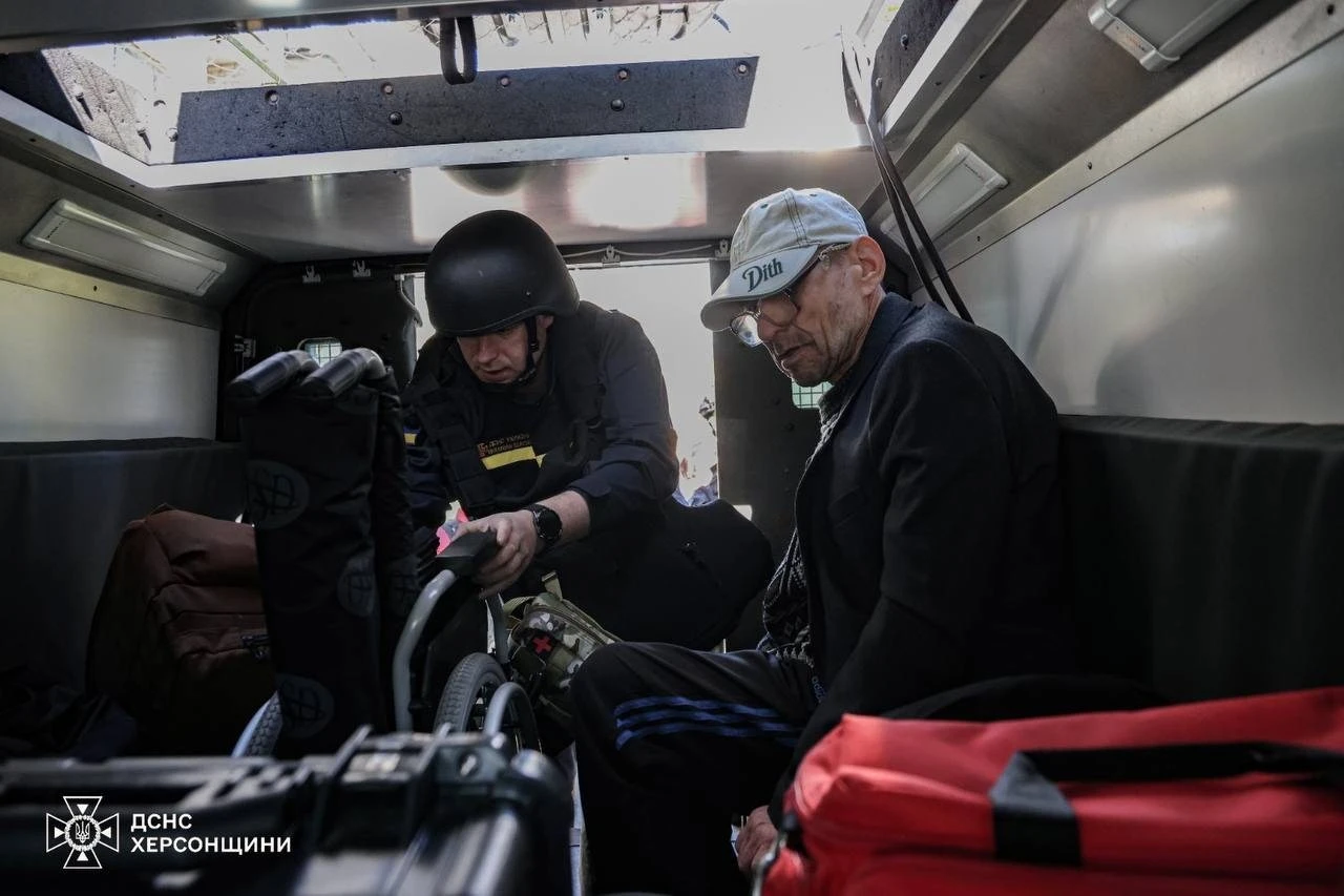 Рятувальна операція у Херсоні: група «ФЕНІКС» вивезла людей з-під обстрілів