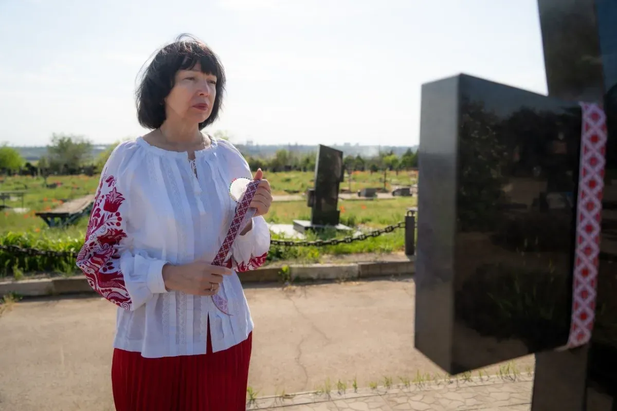 Херсон вшанував полеглих захисників через символічний жест у День вишиванки