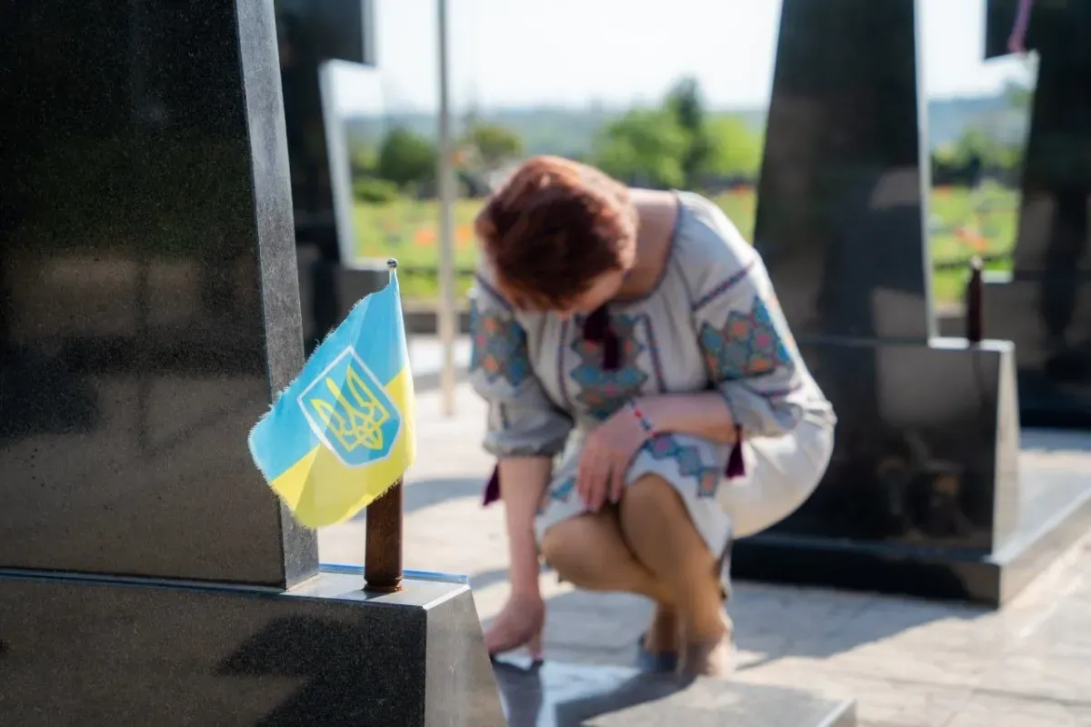 Херсон вшанував полеглих захисників через символічний жест у День вишиванки