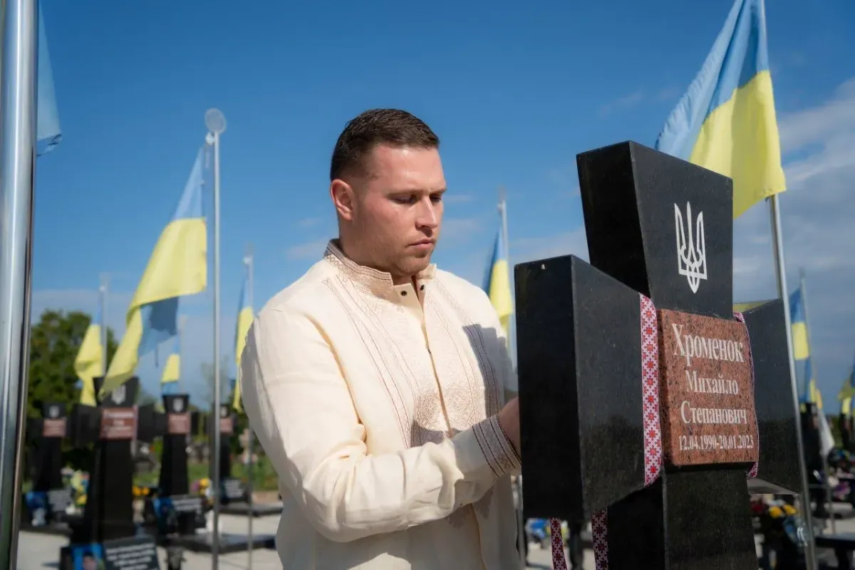 Херсон вшанував полеглих захисників через символічний жест у День вишиванки