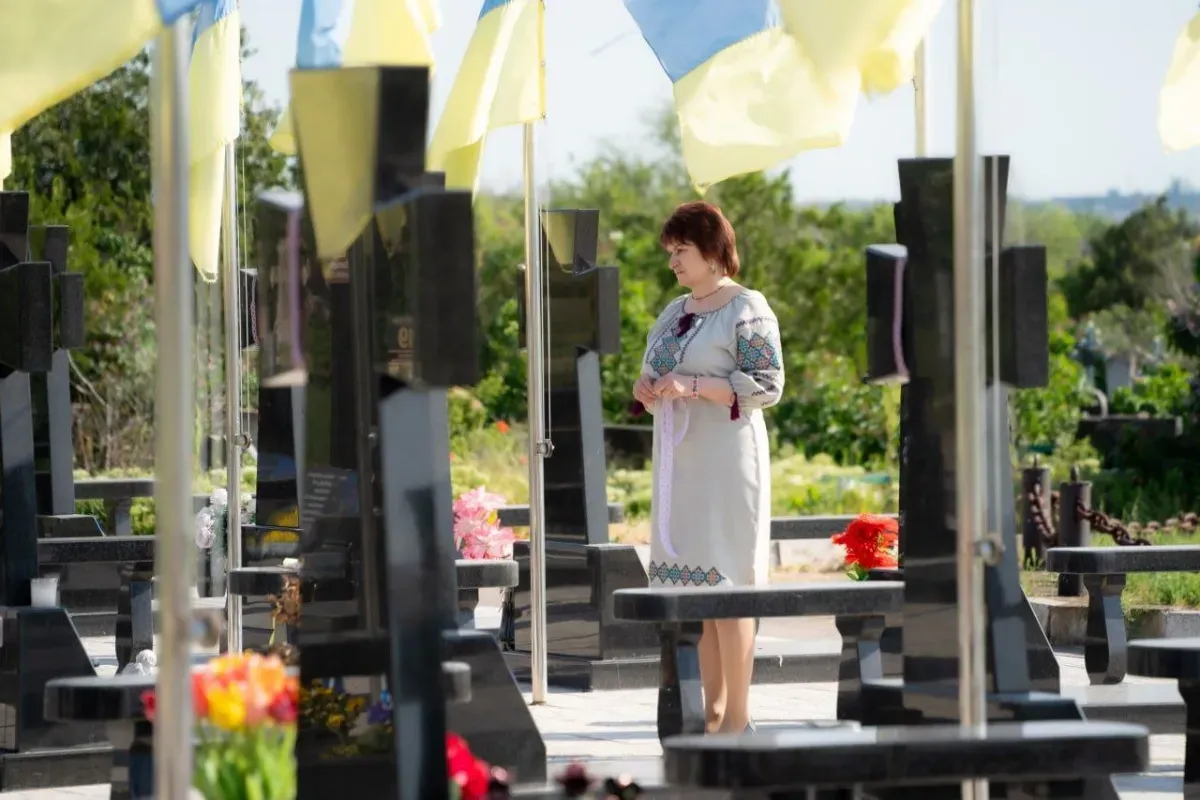 Херсон вшанував полеглих захисників через символічний жест у День вишиванки