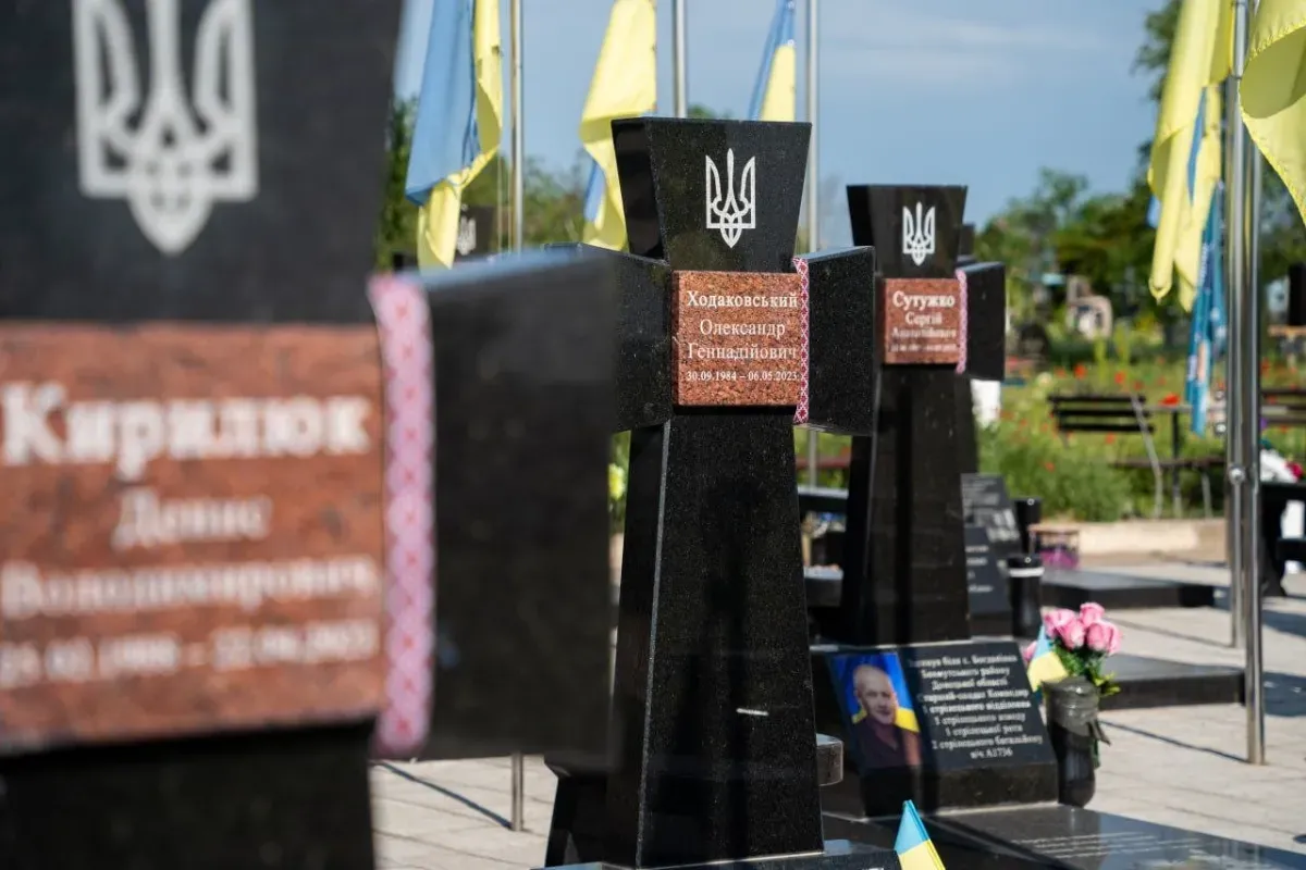 Херсон вшанував полеглих захисників через символічний жест у День вишиванки