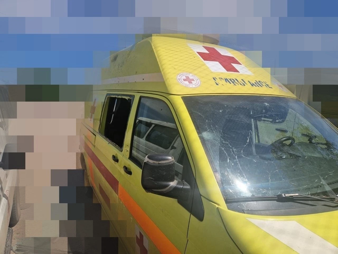 Російський дрон поцілив у гуманітарний транспорт Червоного Хреста на Херсонщині