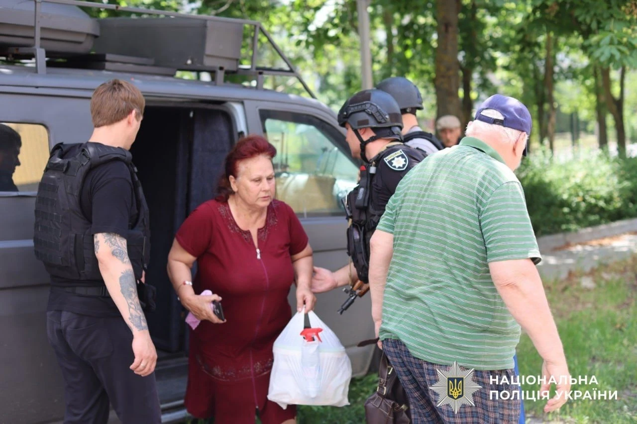 Удар над бронею: під Білозеркою ворожий дрон атакував евакуаційну групу